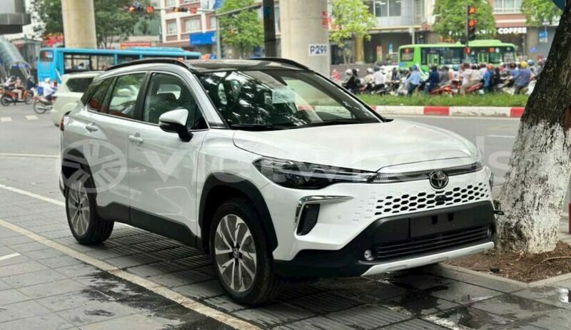 Big with watermark toyota corolla cross hanoi saigon 39521