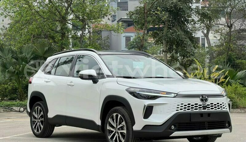 Big with watermark toyota corolla cross hanoi saigon 39521