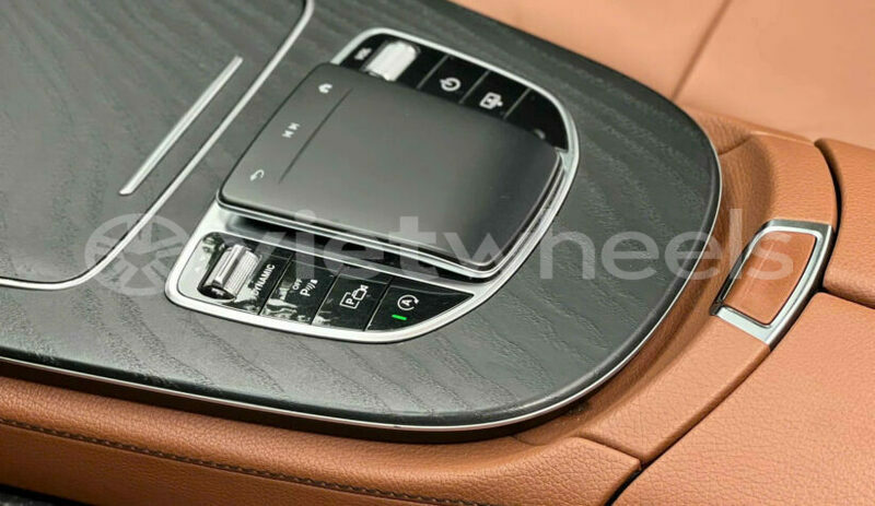 Big with watermark mercedes e300 hanoi saigon 39542
