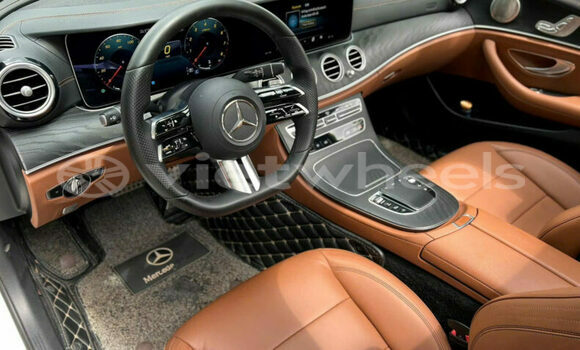 Mua Đã sử dụng Mercedes E300 Xe ô tô Mua Đã sử dụng Mercedes E300 Xe ô tô