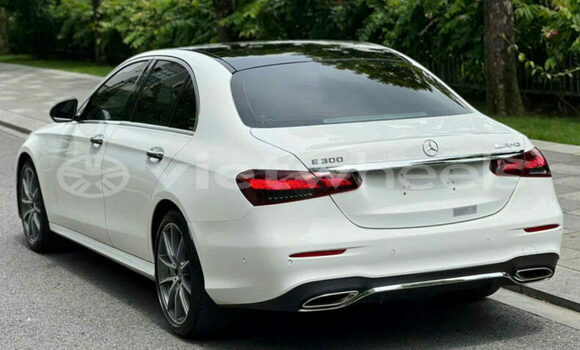Mua Đã sử dụng Mercedes E300 Xe ô tô Mua Đã sử dụng Mercedes E300 Xe ô tô