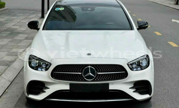 Mua Đã sử dụng Mercedes E300 Xe ô tô Mua Đã sử dụng Mercedes E300 Xe ô tô