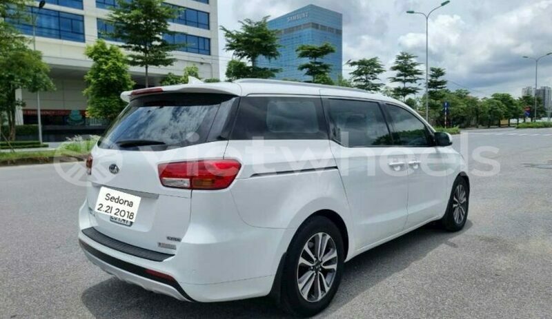 Big with watermark kia sedona hanoi saigon 39553