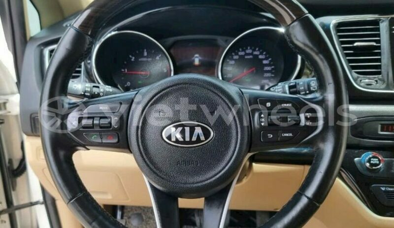 Big with watermark kia sedona hanoi saigon 39553