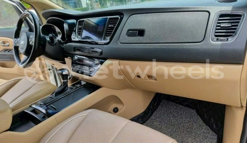 Big with watermark kia sedona hanoi saigon 39553