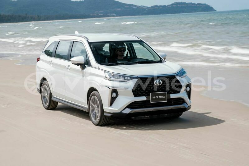 Big with watermark toyota veloz cross hanoi saigon 39563