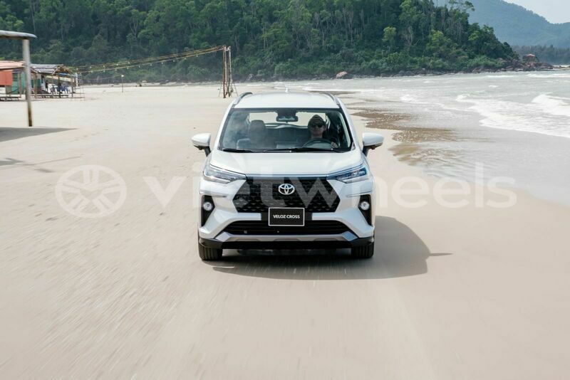Big with watermark toyota veloz cross hanoi saigon 39563