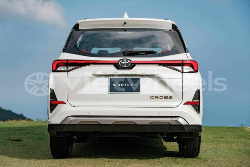Big with watermark toyota veloz cross hanoi saigon 39563