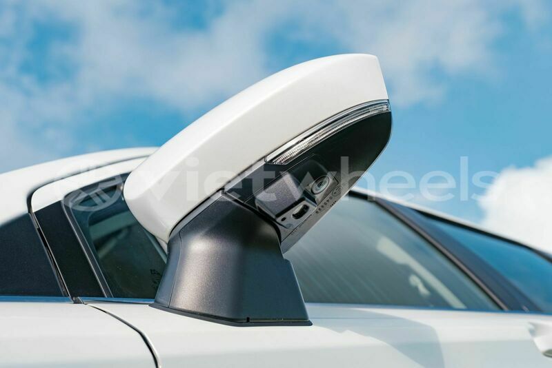 Big with watermark toyota veloz cross hanoi saigon 39563