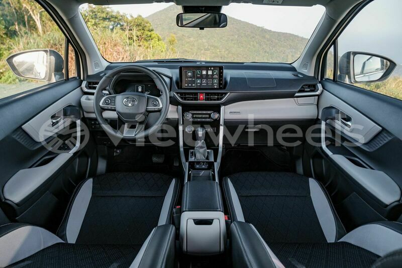 Big with watermark toyota veloz cross hanoi saigon 39563