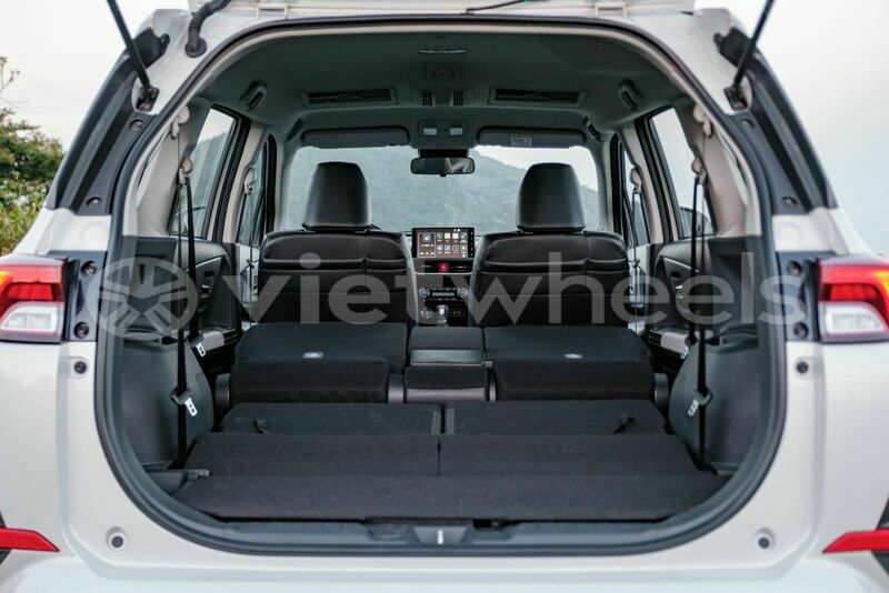Big with watermark toyota veloz cross hanoi saigon 39563