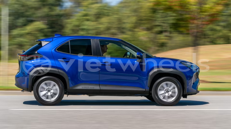 Big with watermark toyota yaris cross hanoi saigon 39564