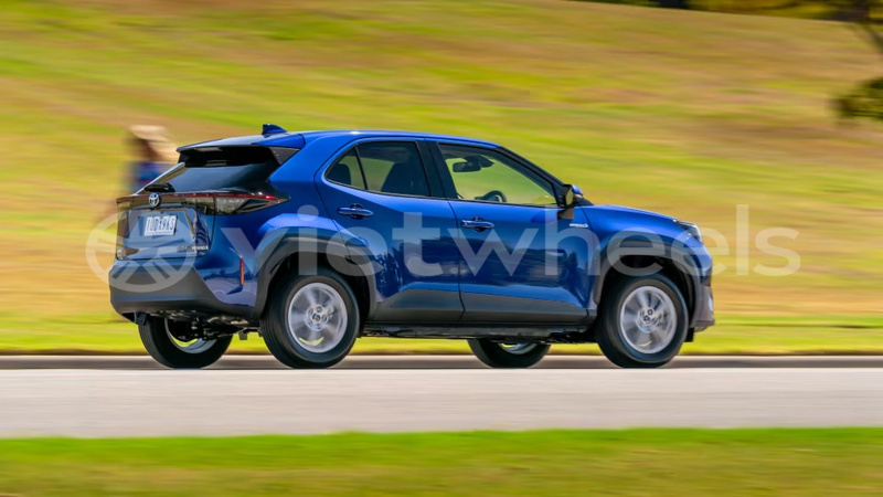 Big with watermark toyota yaris cross hanoi saigon 39564
