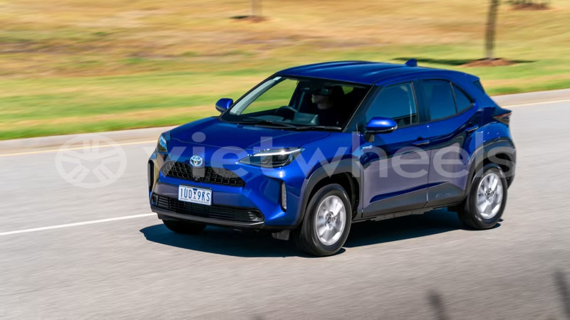 Big with watermark toyota yaris cross hanoi saigon 39564