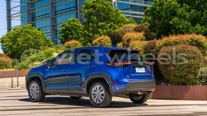 Big with watermark toyota yaris cross hanoi saigon 39564