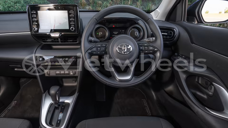 Big with watermark toyota yaris cross hanoi saigon 39564