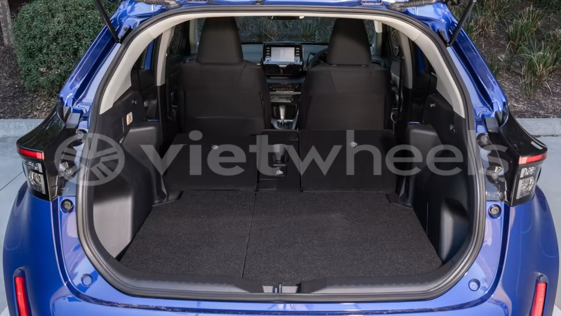 Big with watermark toyota yaris cross hanoi saigon 39564