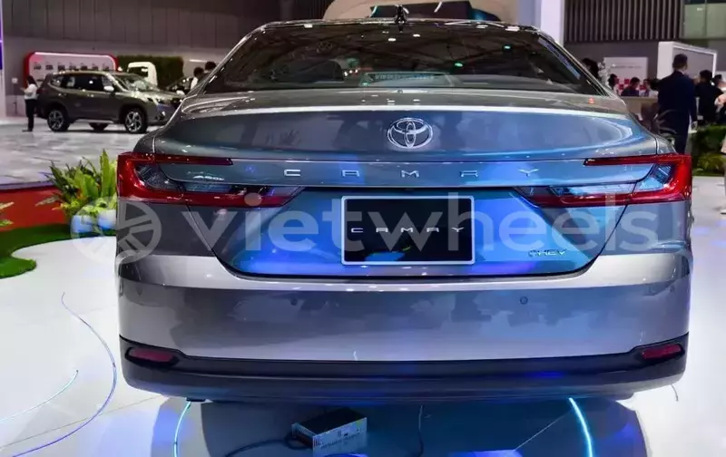 Big with watermark toyota camry hanoi saigon 39565