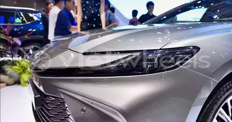 Big with watermark toyota camry hanoi saigon 39565