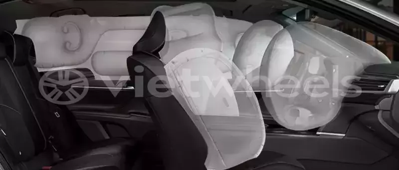 Big with watermark toyota camry hanoi saigon 39565