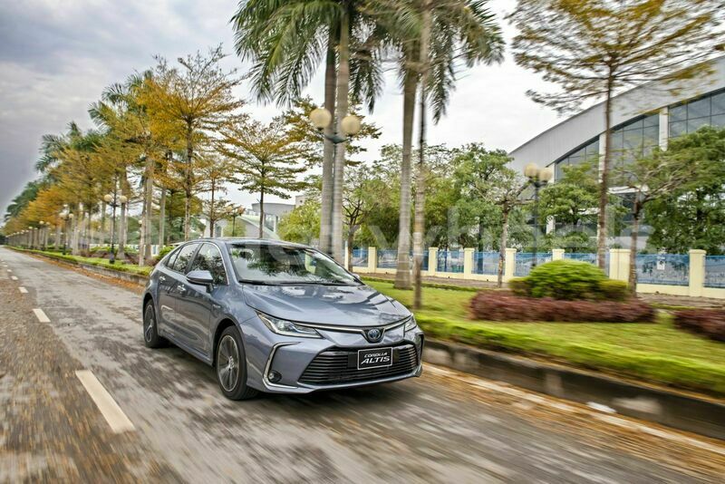 Big with watermark toyota corolla altis hanoi saigon 39566