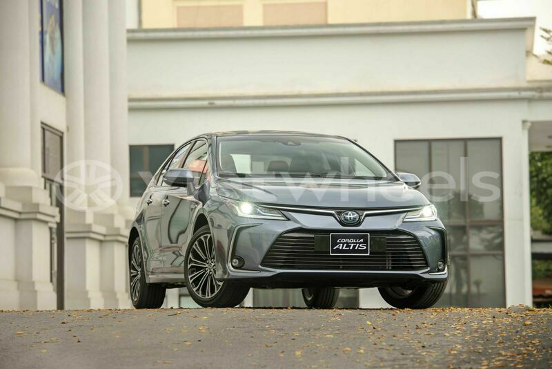 Big with watermark toyota corolla altis hanoi saigon 39566