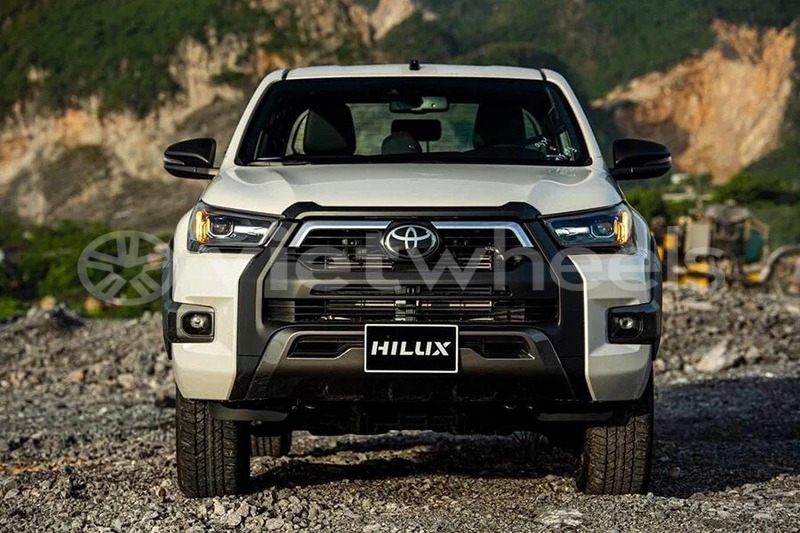 Big with watermark toyota hilux hanoi saigon 39567
