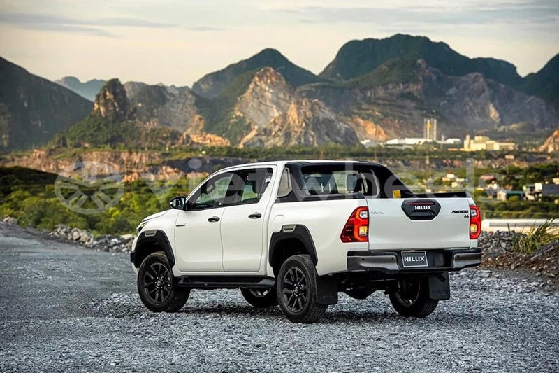 Big with watermark toyota hilux hanoi saigon 39567