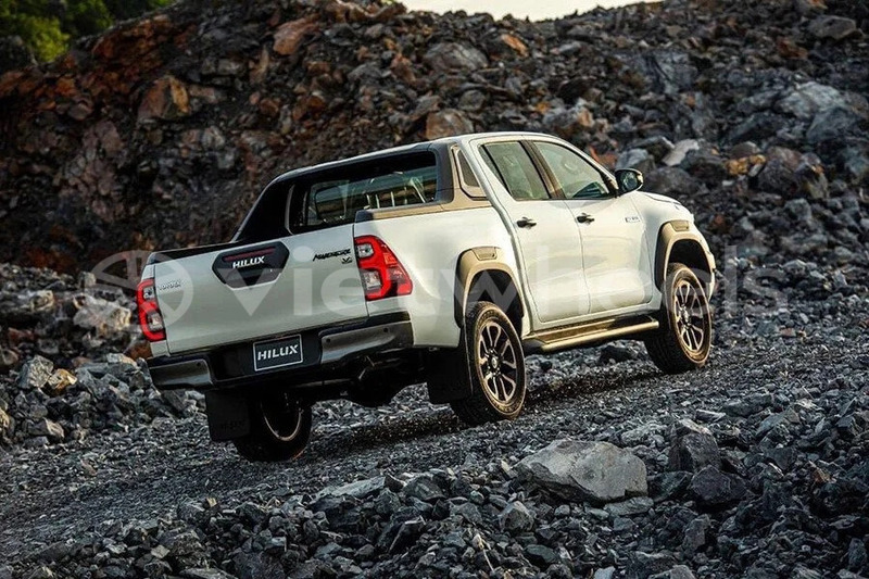 Big with watermark toyota hilux hanoi saigon 39567