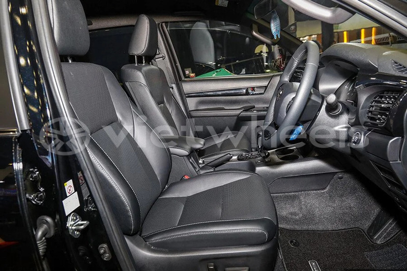 Big with watermark toyota hilux hanoi saigon 39567