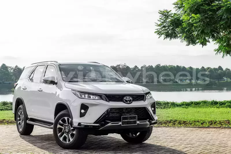 Big with watermark toyota fortuner hanoi saigon 39568