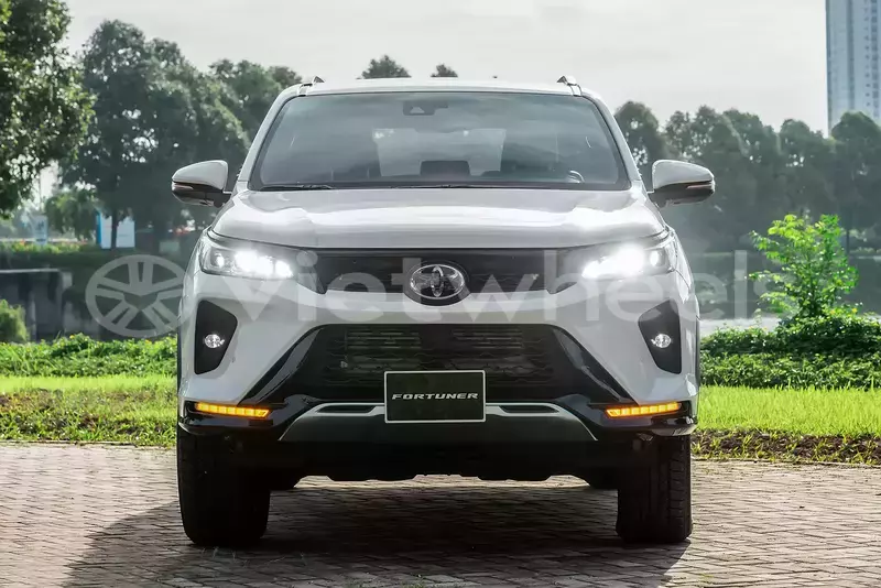 Big with watermark toyota fortuner hanoi saigon 39568