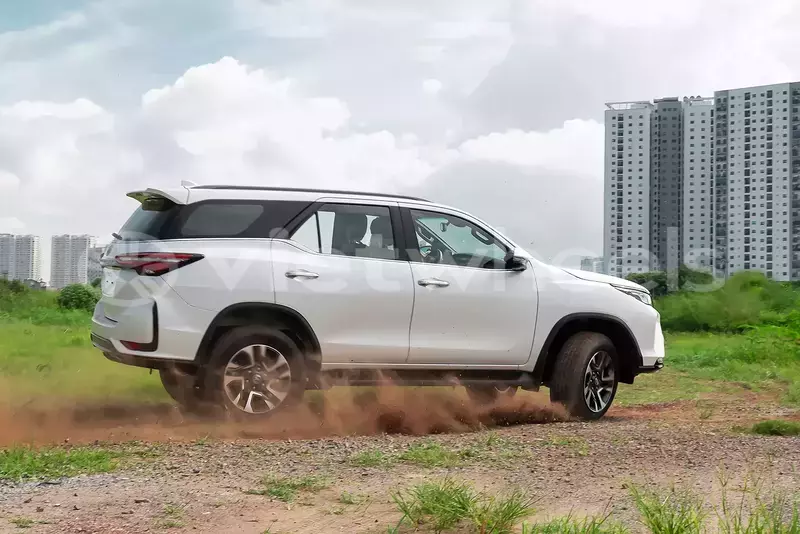 Big with watermark toyota fortuner hanoi saigon 39568