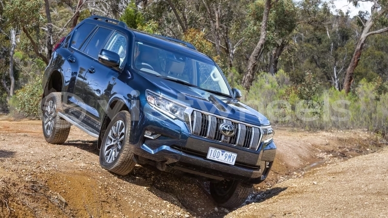 Big with watermark toyota land cruiser prado hanoi saigon 39571