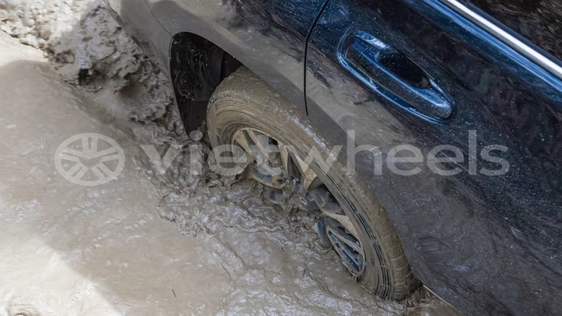 Big with watermark toyota land cruiser prado hanoi saigon 39571