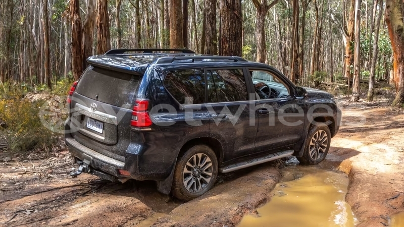 Big with watermark toyota land cruiser prado hanoi saigon 39571
