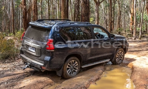 Mua Nhập khẩu Toyota Land Cruiser Prado Xe ô tô Mua Nhập khẩu Toyota Land Cruiser Prado Xe ô tô