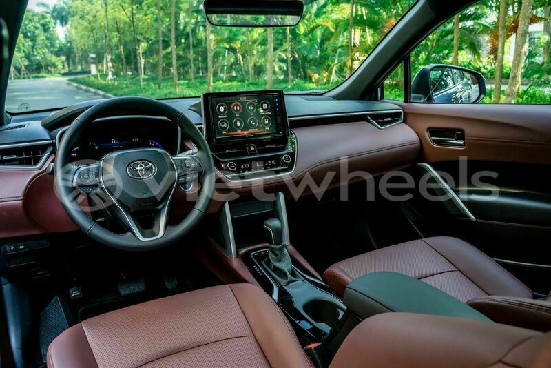Big with watermark toyota corolla cross 1 8v hanoi saigon 39574