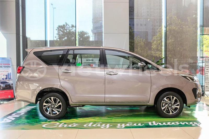Big with watermark toyota innova g hanoi saigon 39576