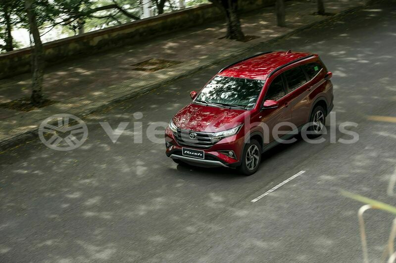 Big with watermark toyota rush hanoi saigon 39577