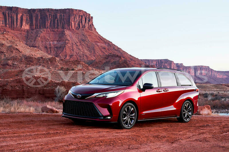 Big with watermark toyota sienna hanoi saigon 39578