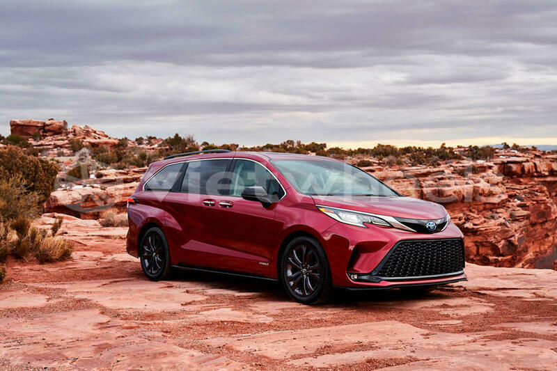 Big with watermark toyota sienna hanoi saigon 39578