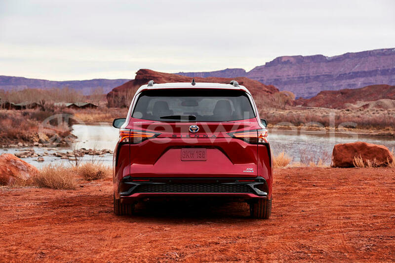 Big with watermark toyota sienna hanoi saigon 39578