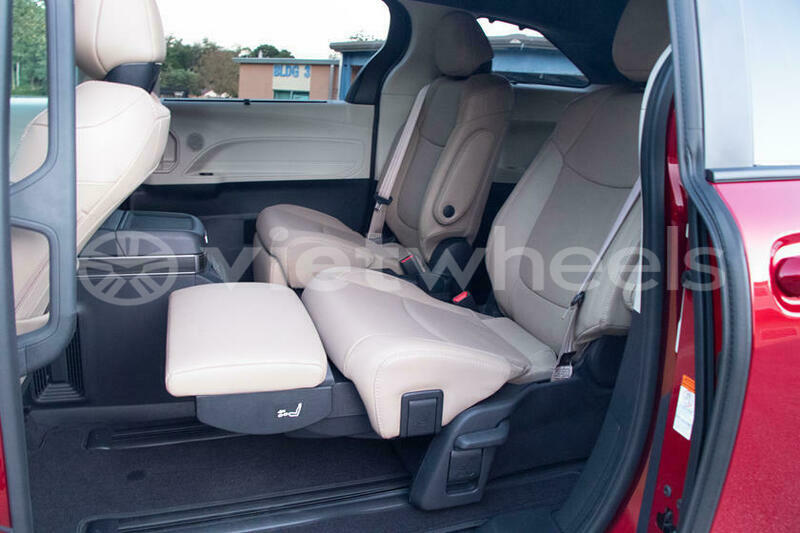 Big with watermark toyota sienna hanoi saigon 39578