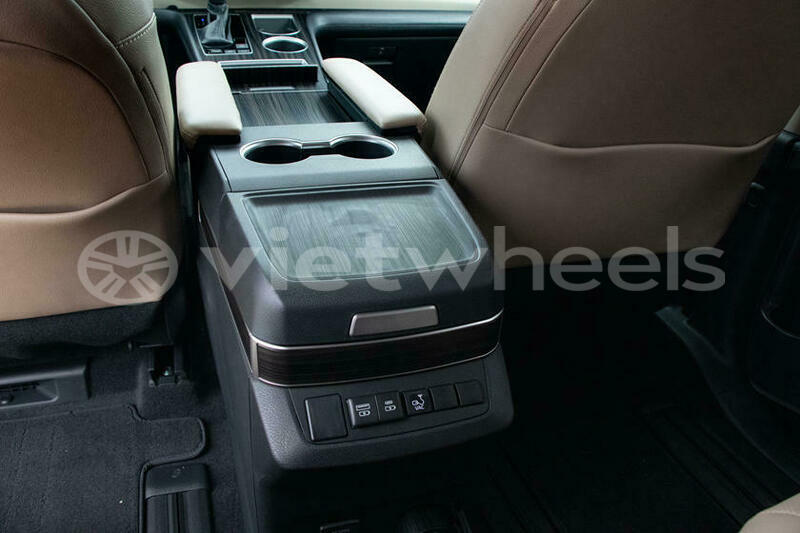 Big with watermark toyota sienna hanoi saigon 39578