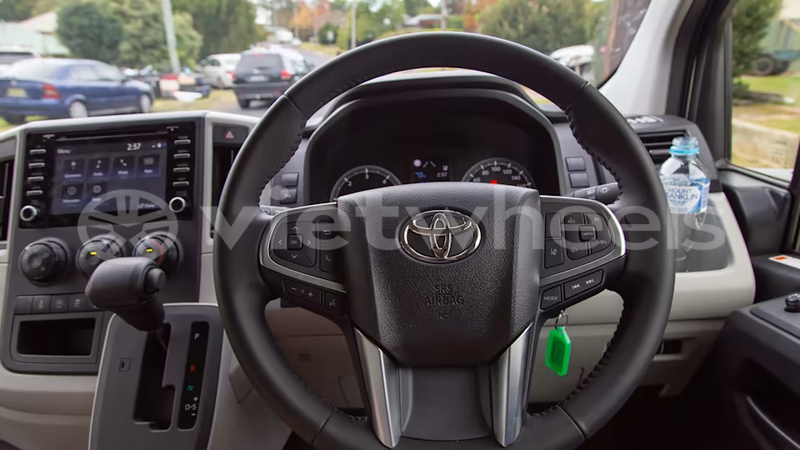 Big with watermark toyota hiace hanoi saigon 39579