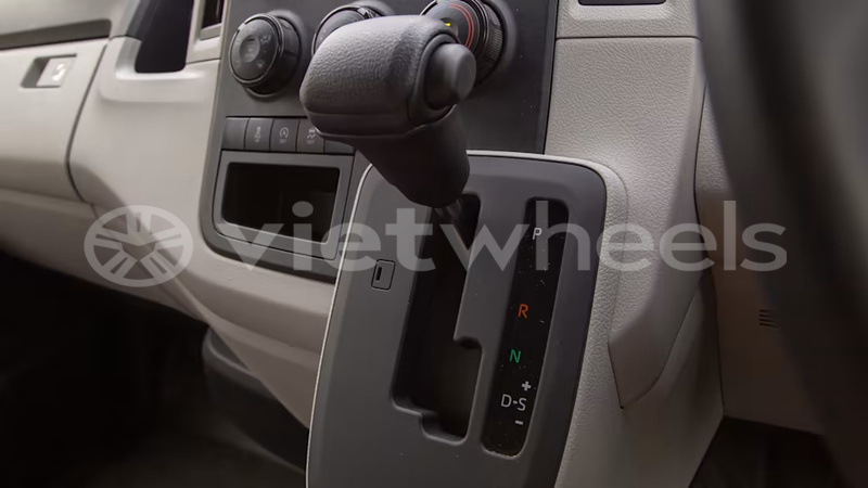 Big with watermark toyota hiace hanoi saigon 39579