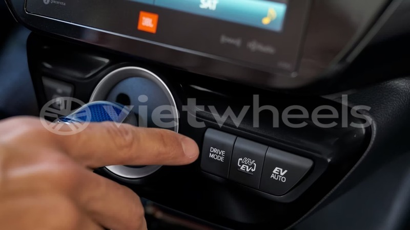 Big with watermark toyota prius hanoi saigon 39585