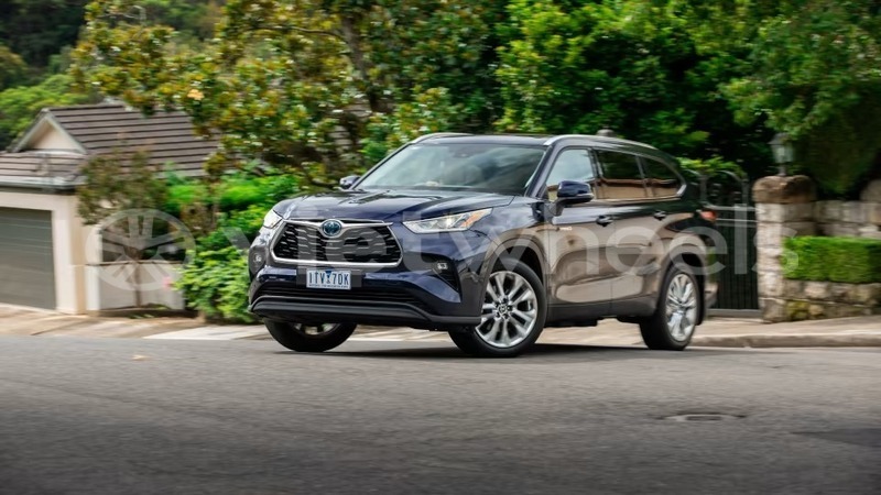 Big with watermark toyota highlander hanoi saigon 39587