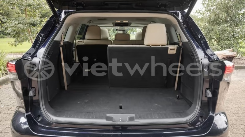 Big with watermark toyota highlander hanoi saigon 39587